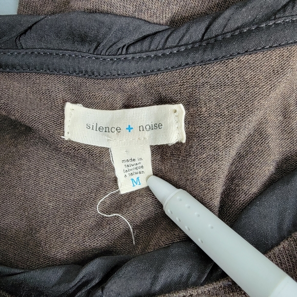 Silent + Noise M Cinched Hem Top - Picture 2 of 4